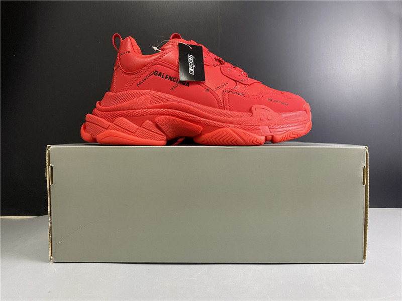 Ba*len*cia*ga triple s