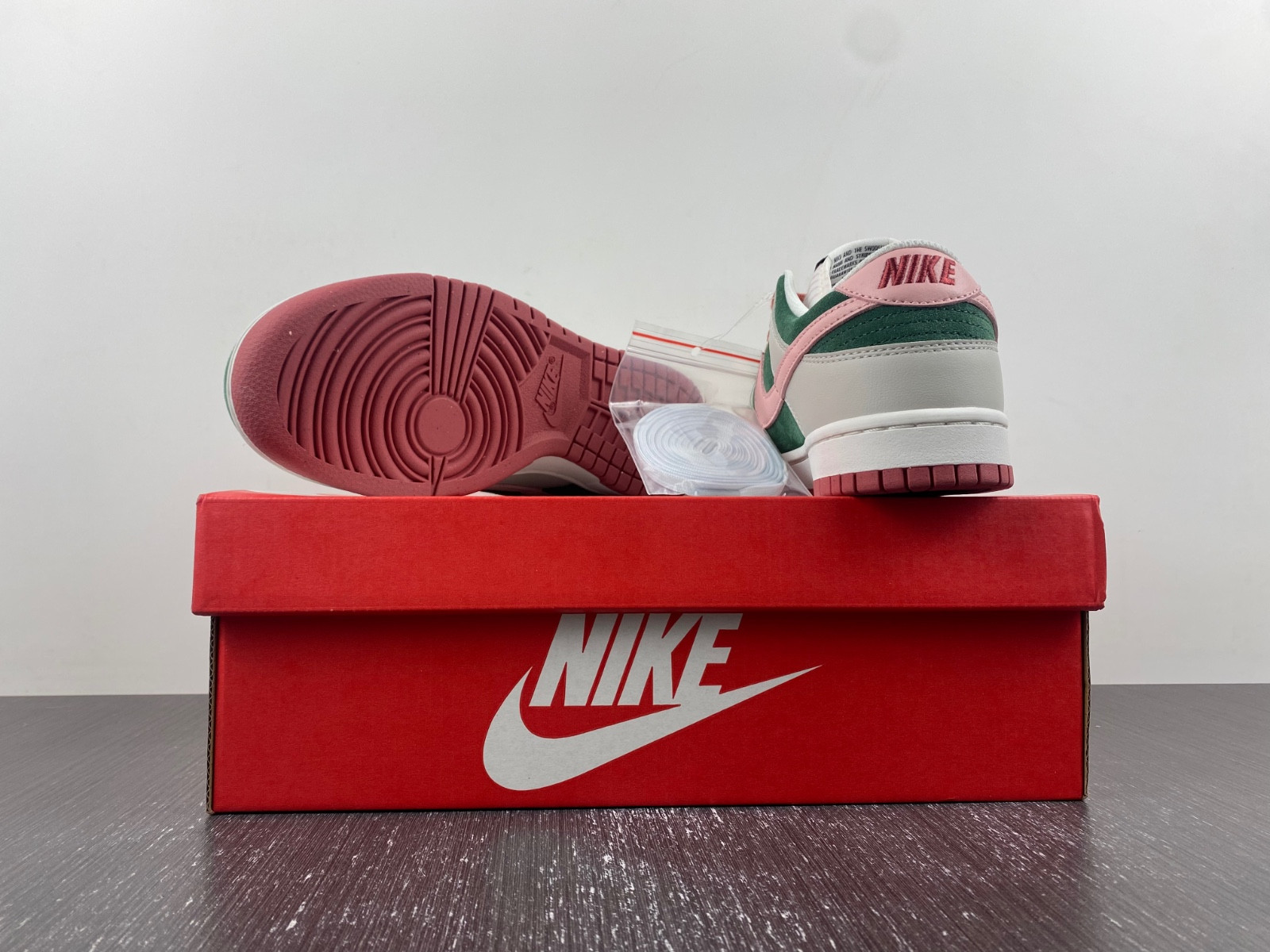 nike dunk low se all petals united fir green (women