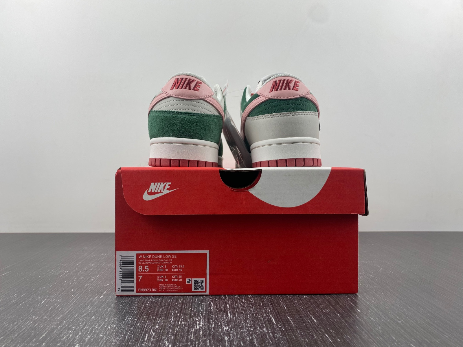 nike dunk low se all petals united fir green (women