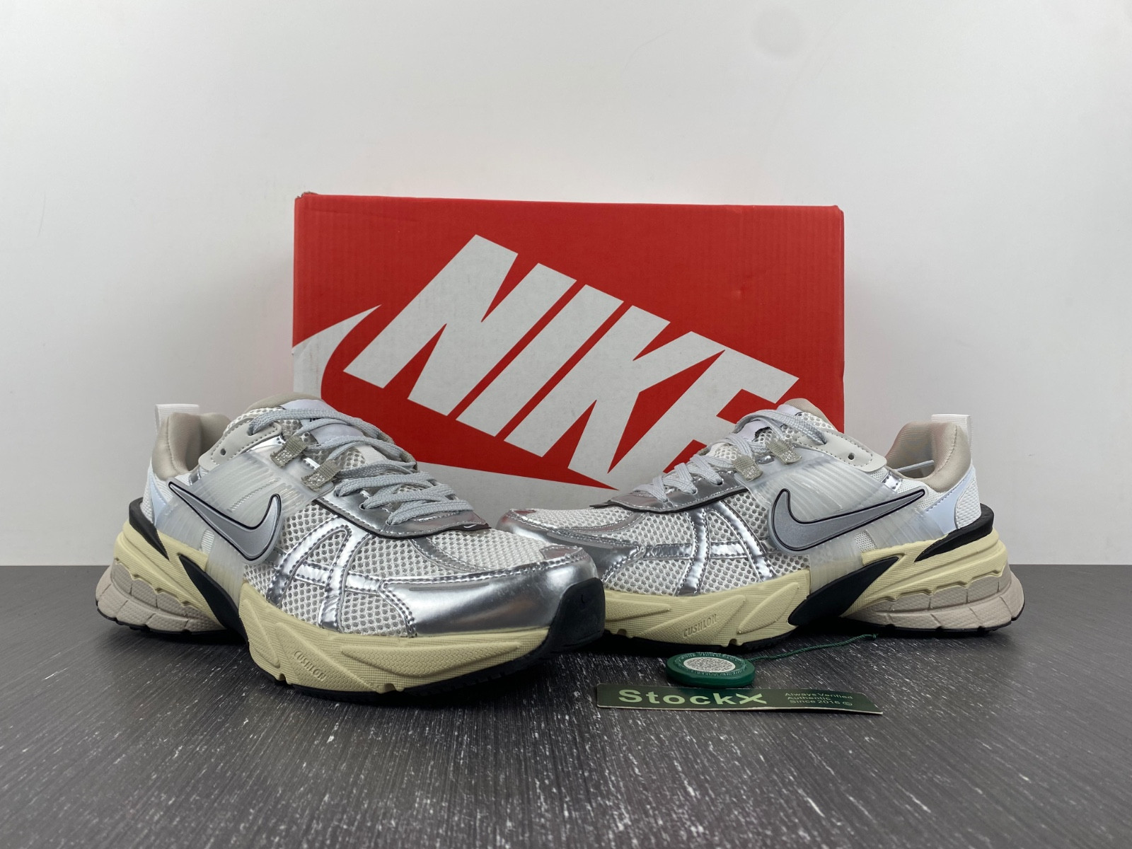 nike runtekk summit white metallic silver fd0736-100
