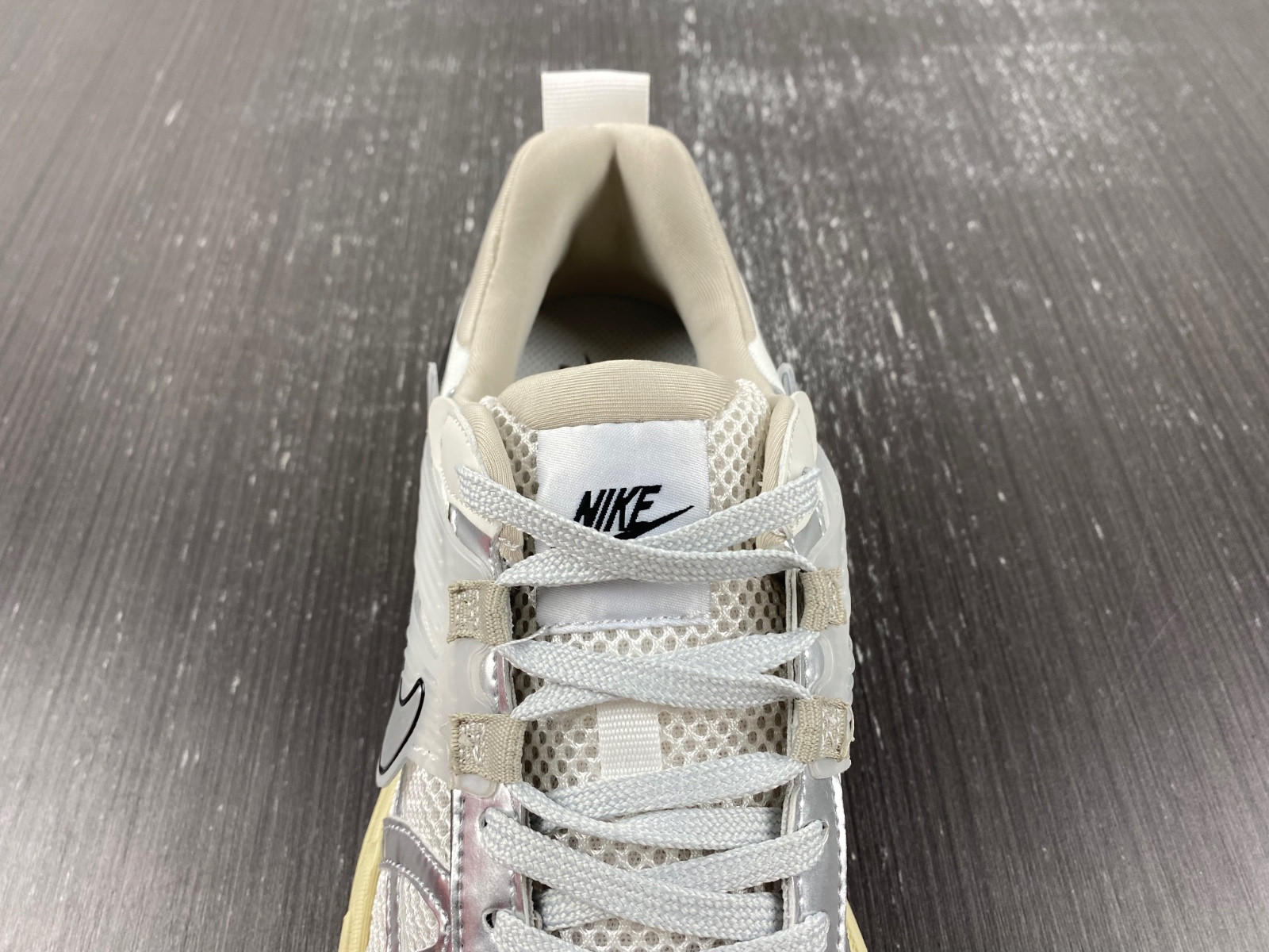 nike runtekk summit white metallic silver fd0736-100