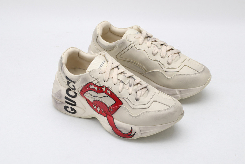 G*u*i ace embroidered low-top sneaker white with lips