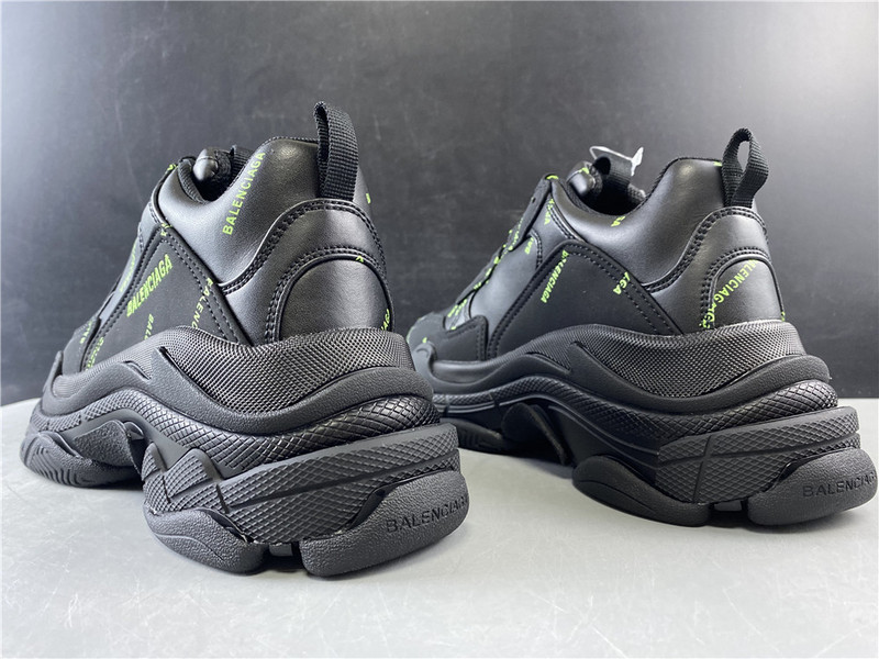 Ba*len*cia*ga triple s