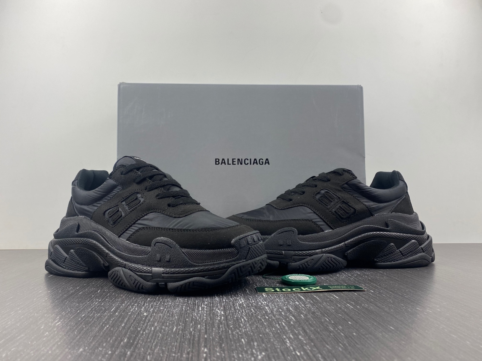 Ba*len*cia*ga triple s