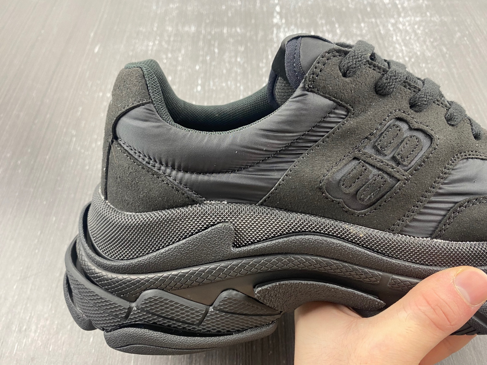 Ba*len*cia*ga triple s