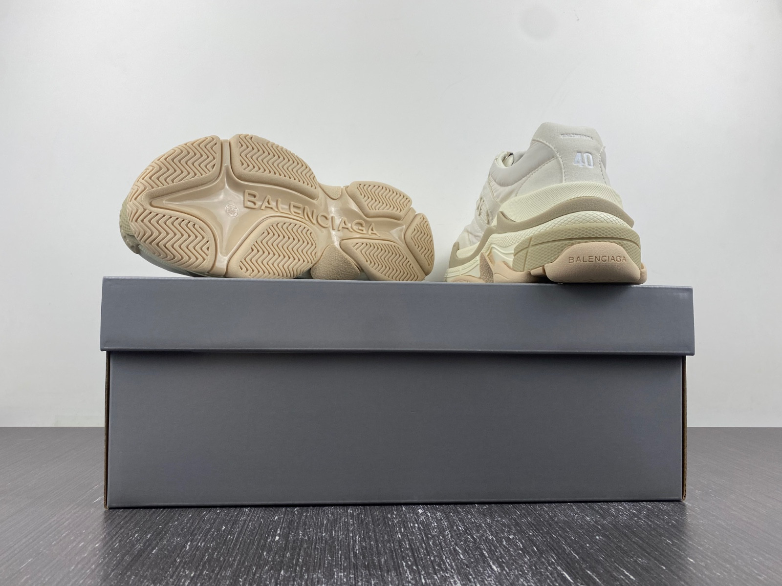 Ba*len*cia*ga triple s