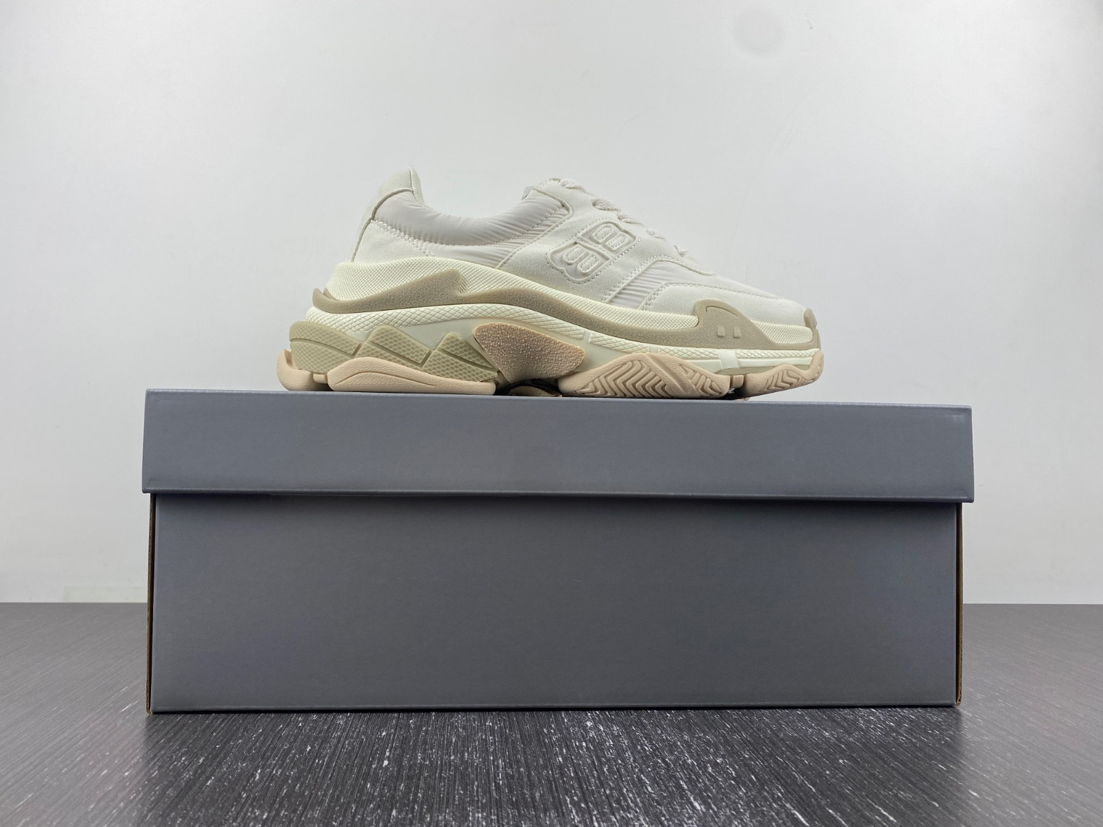 Ba*len*cia*ga triple s
