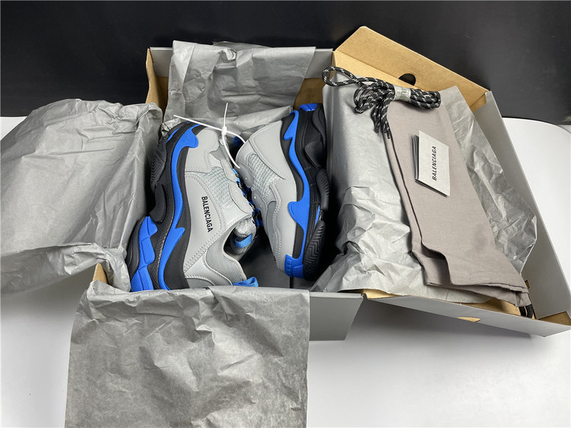 Ba*len*cia*ga triple s