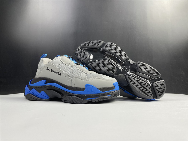 Ba*len*cia*ga triple s