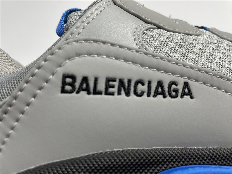 Ba*len*cia*ga triple s