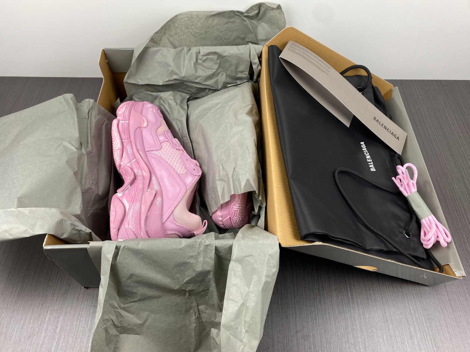 Ba*len*cia*ga triple s pink sneaker