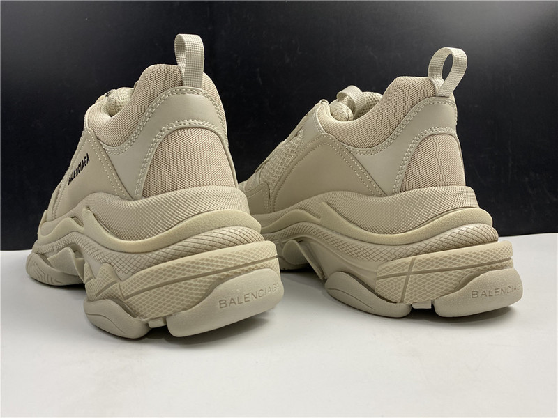 Ba*len*cia*ga triple s
