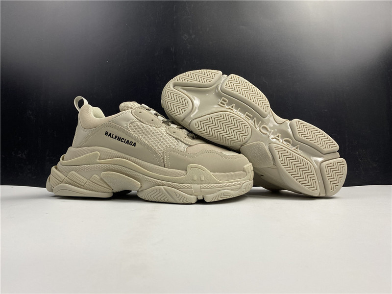 Ba*len*cia*ga triple s