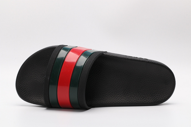 G*u*i slides black