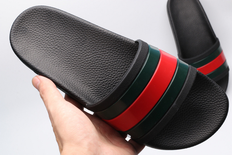 G*u*i slides black