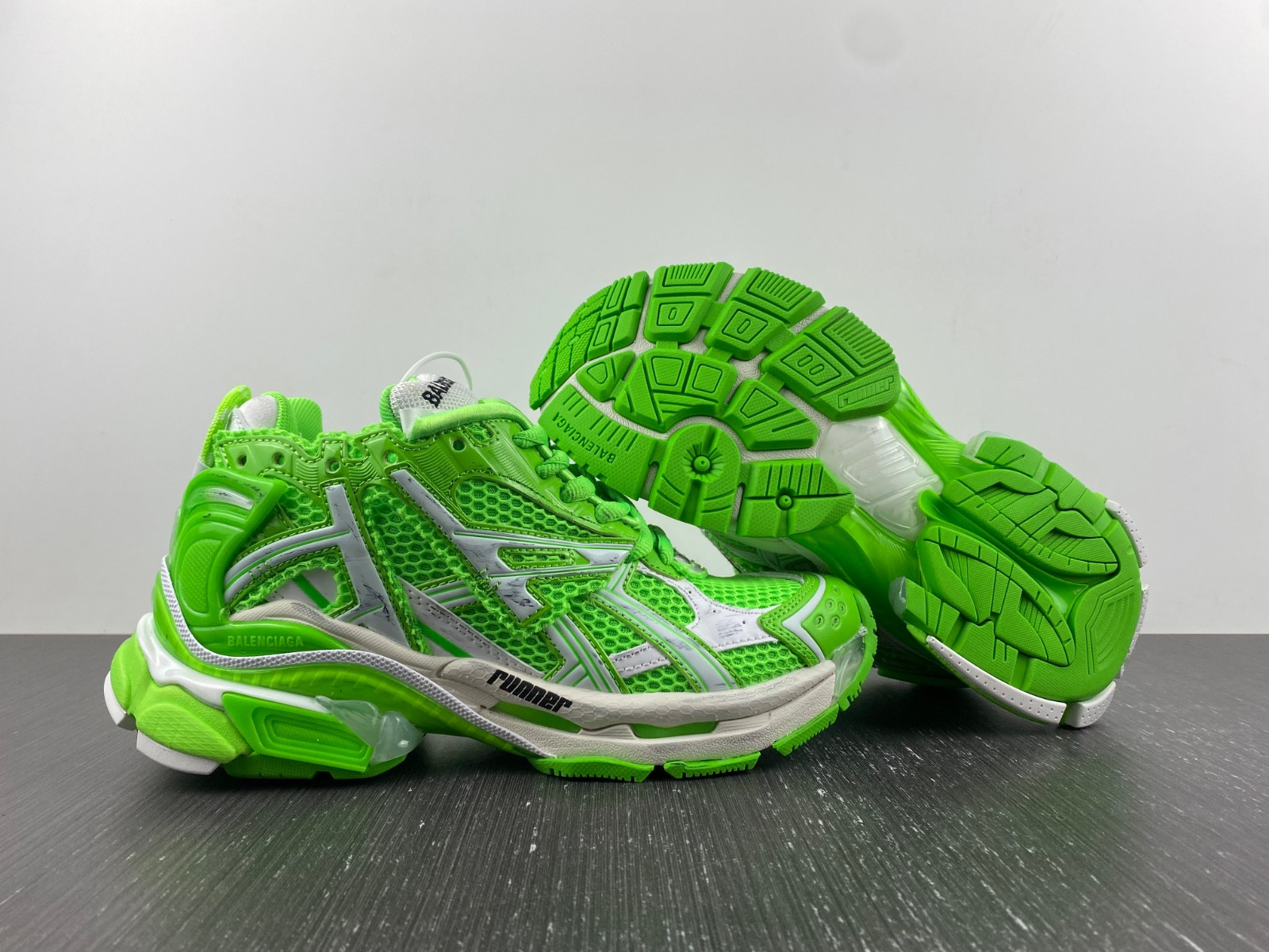 Ba*len*cia*ga runner sneaker