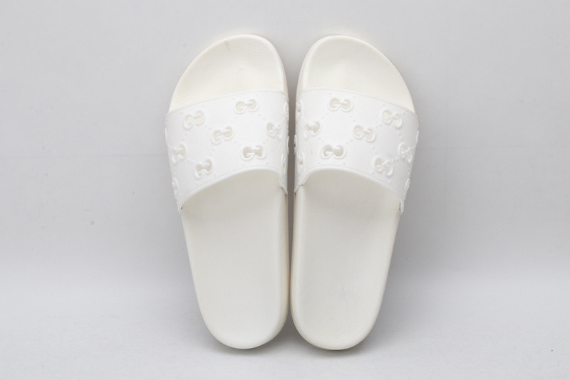 G*u*i slides all white