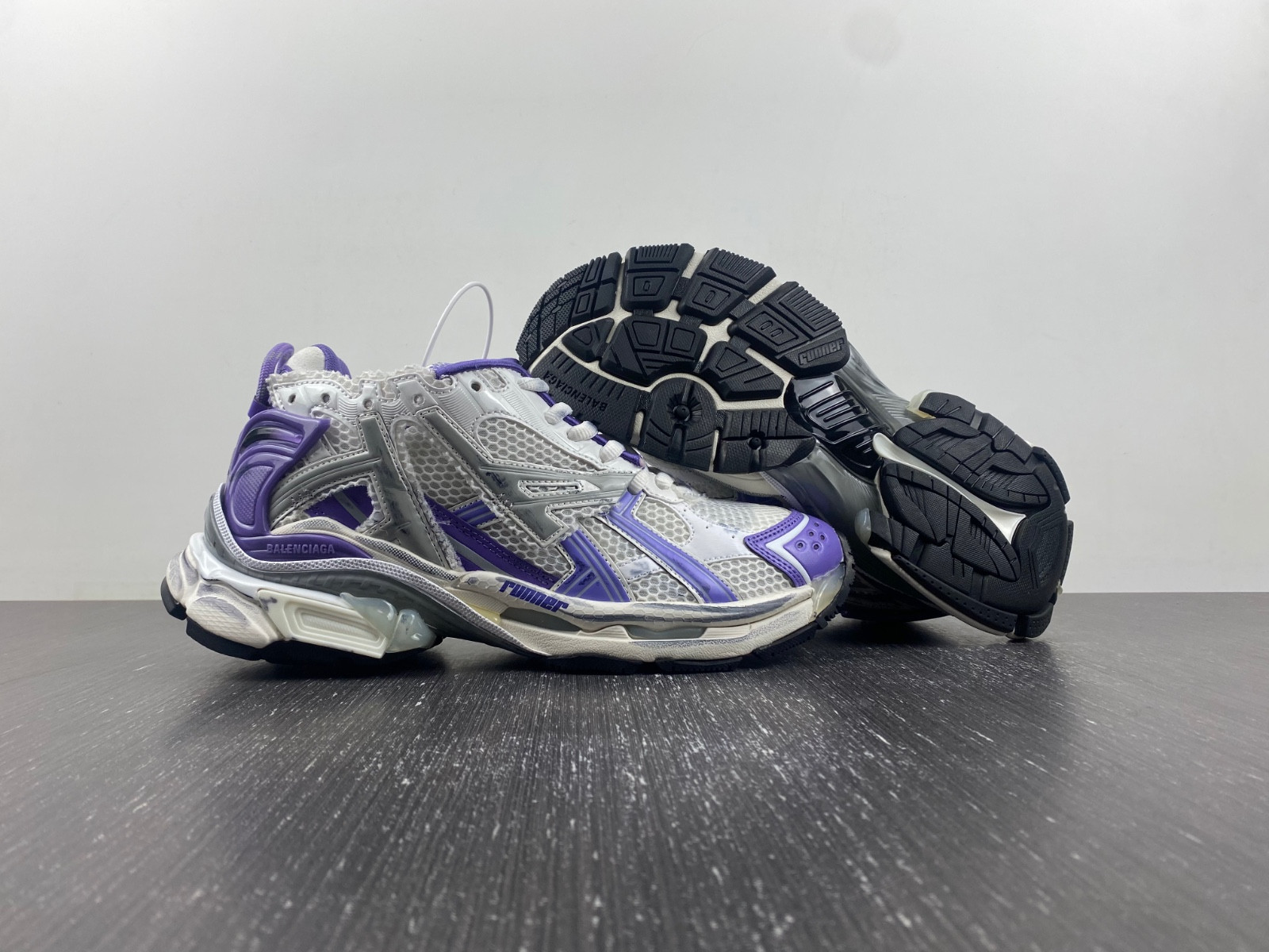 Ba*len*cia*ga runner sneaker