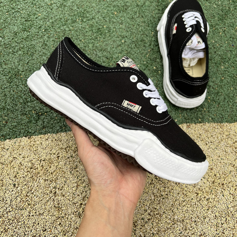 mmy sneaker 0057