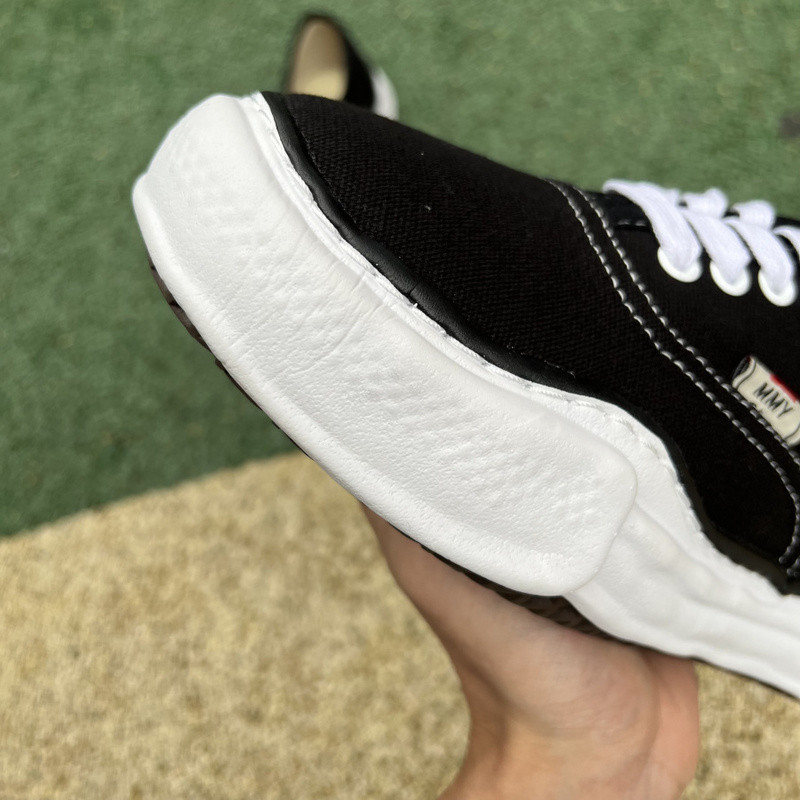 mmy sneaker 0057