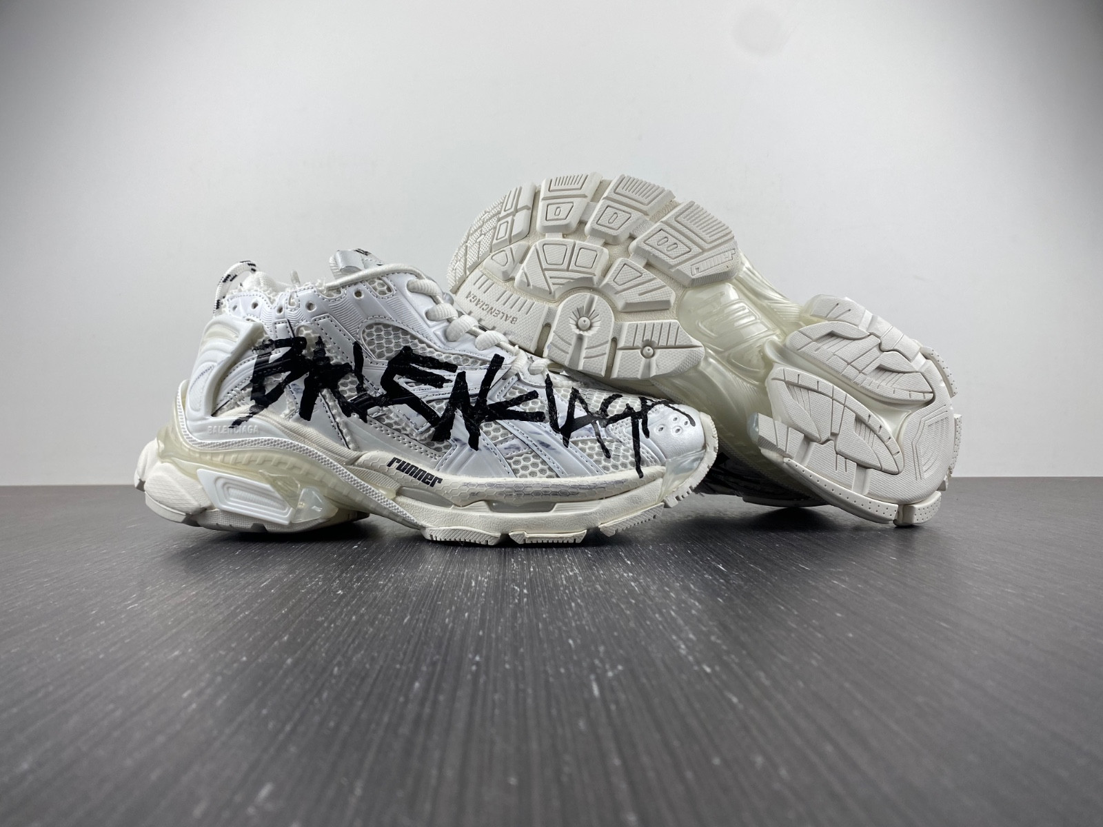 Ba*len*cia*ga runner sneaker