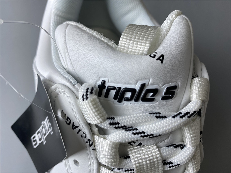 Ba*len*cia*ga triple s