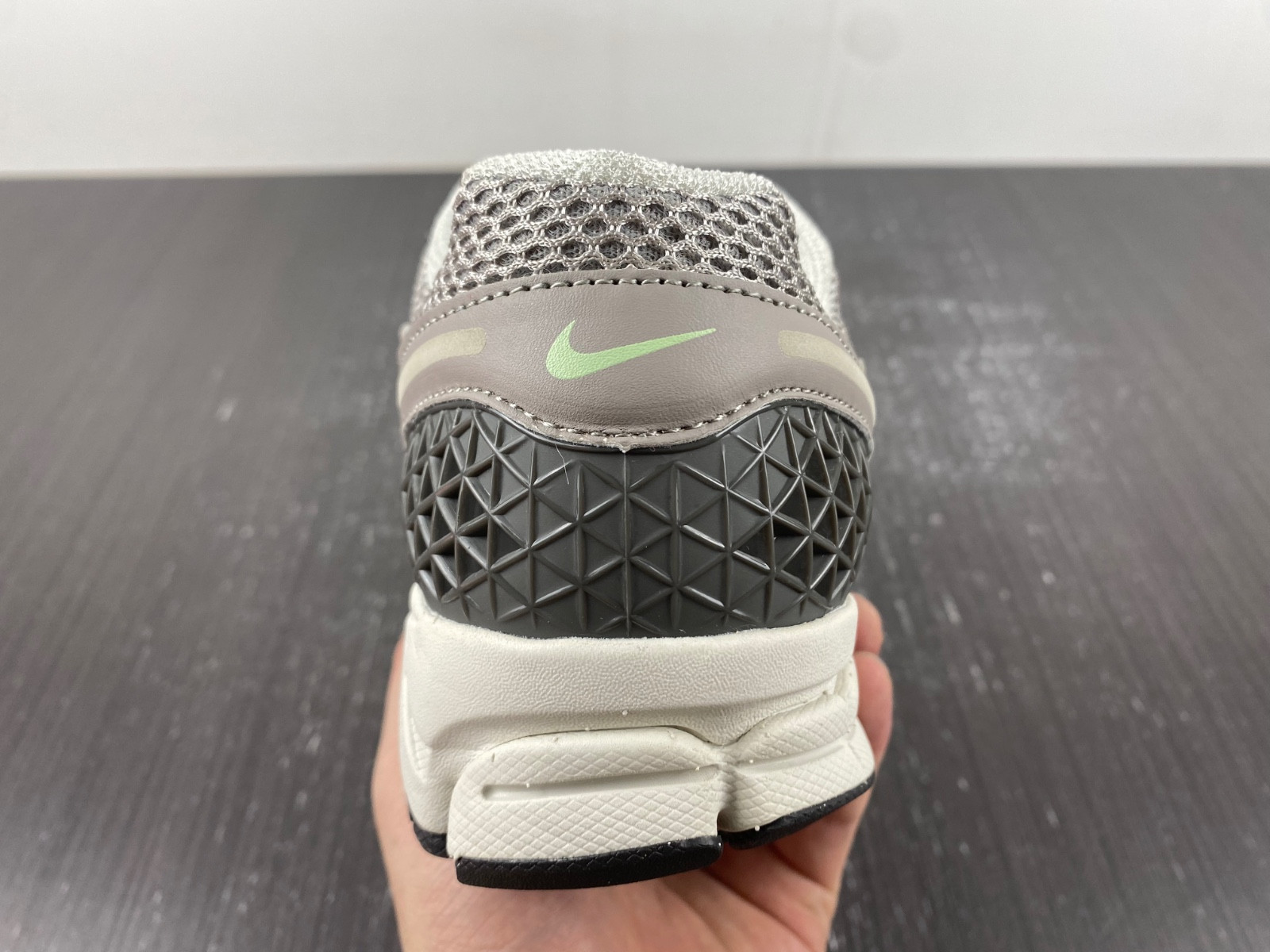 nike zoom vomero 5 cobblestone light stone fb8825-001